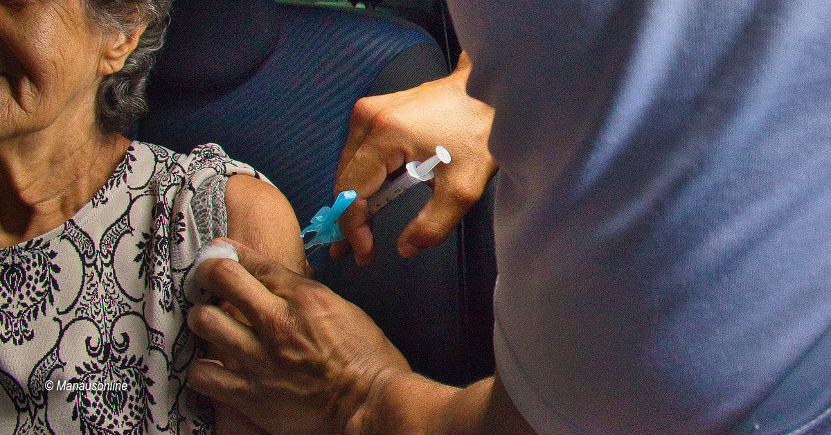 Campanha de vacinação drive thru contra a gripe continua no Amazonas Shopping