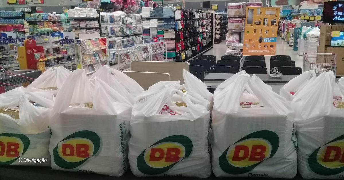 Rede de supermercados doa mil cestas bsicas para instituies e Governo do AM
