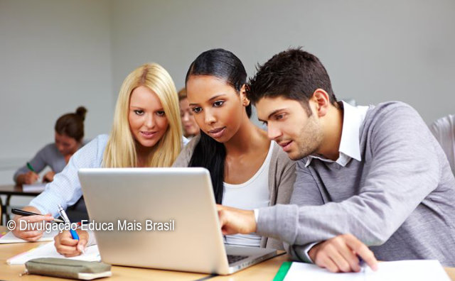 Candidato ao Enem também podem se inscrever para as bolsas de estudo do Educa Mais Brasil.